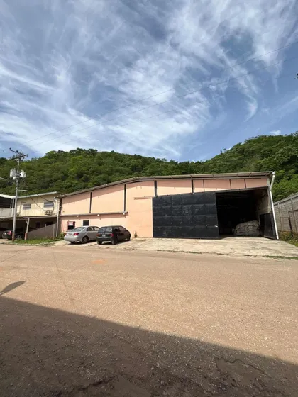 En Platinum Vende Galpón Conjunto Cerrado Guacara