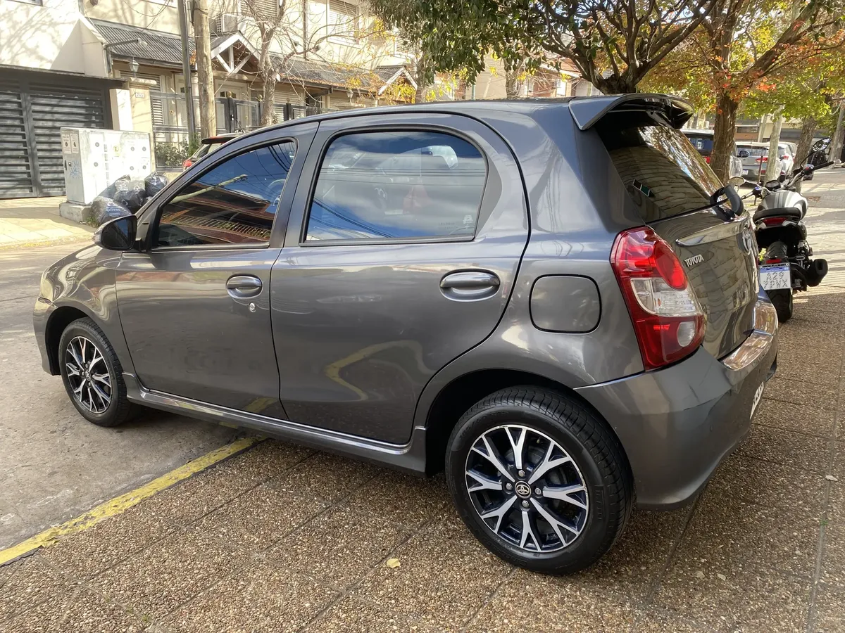 Toyota Etios XLS