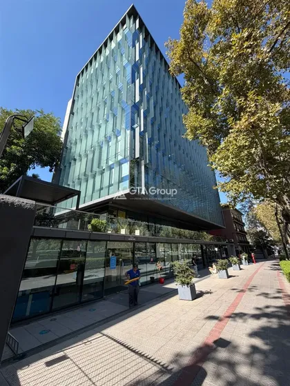 Arriendo De Oficina 188 M2 Habilitada. Andrés Bello.