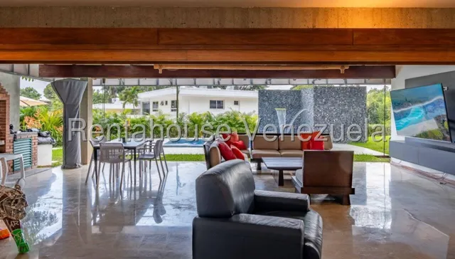 Se Vende Bella Casa En La Lagunita Country Club Mls 25-11203