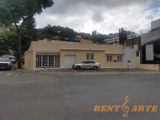 Casa Comercial En Los Chaguaramos Para Alquilar 