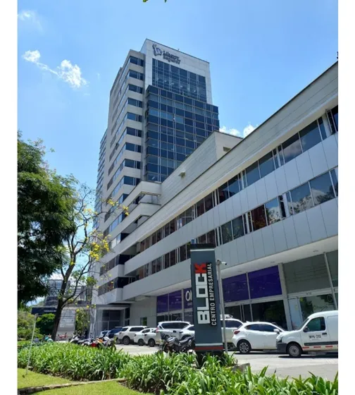 Venta Oficina En Block Empresarial Avenida El Poblado . Inversión