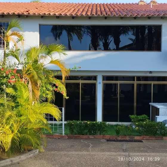 Hermoso Townhouse Urb. Maneiro Ic-00516