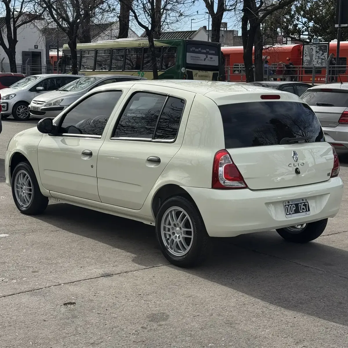 Renault Clio 1.2 Mío Authentique Pack Abs Abcp