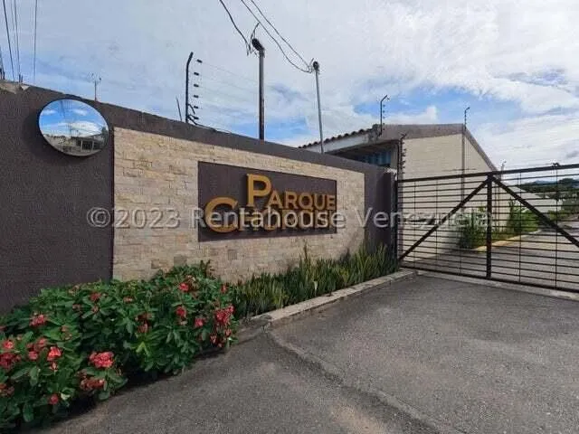 José Trivero Vende Hermosa Casa Ubicada En Avenida De Cabudare, Cuenta Con Tanque Subterráneo 