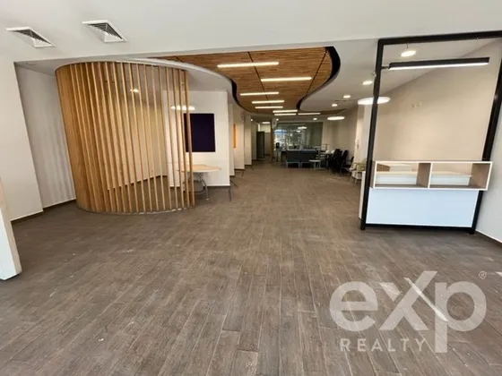 Local Comercial En Av. Las Condes. 