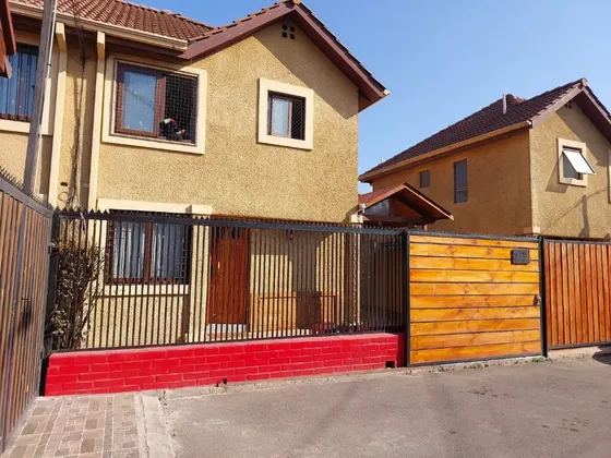 Portal Del Bosque,maipú! Moderna Y Linda Casa Con Ático