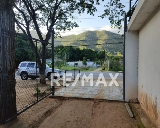 Terreno Ubicado En Zona Fresca, La Asunción, Sector Tacarigua, Con Vista Natural 