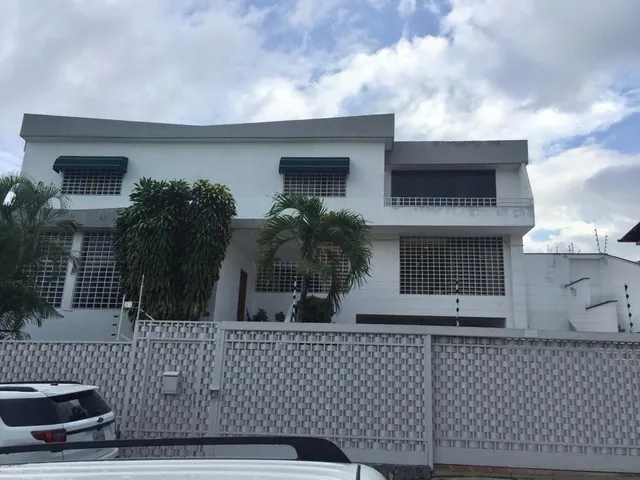 Casa En Venta En La Urbanización Cumbres De Curumo, Av. Isla De Margarita.