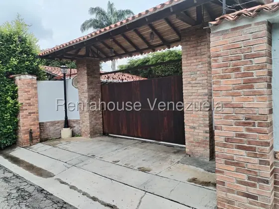 Terreno Cuenta Con Una Casa Hermosa De 350m De Construcción En Una Bella Zona Montaban 25-24233