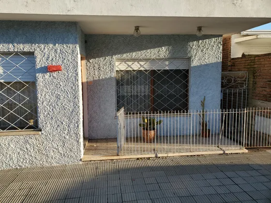 Dueño Vende Casa Céntrica En Muy Buen Estado  C/ Departamentito