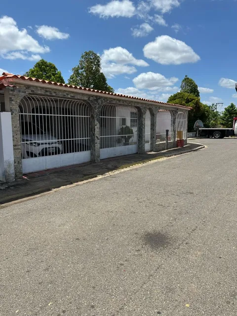 En Venta Casa En Urbanización Las Tinajas En Anaco 