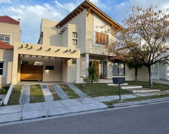 Casa En Venta 3 Habitaciones Barrio Palmres