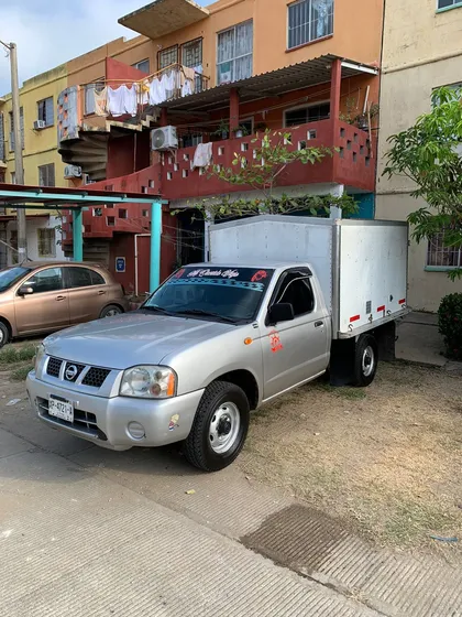 Nissan Np300 2.4 Chasis Mt