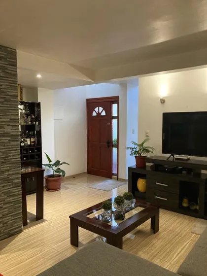 Casa En Conchalí: Espaciosa Y Bien Ubicada