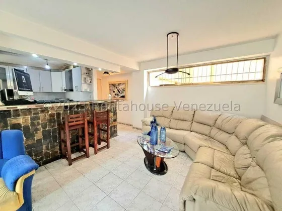 Jg Cod  Flex 25-17458 Se  Vende Bello Y Actualizado Apartamento En Montalban A Precio De Oportunidad Y Negociable