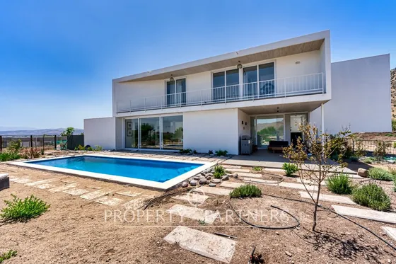 Las Brisas, Casa Moderna