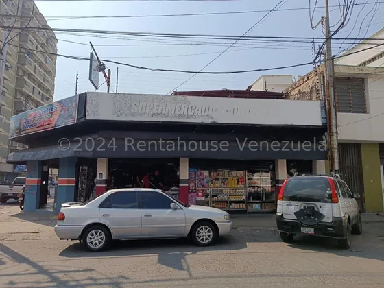 Fondo Comercio Negocio En Venta En Zona De Alto Trafico Av Ayacucho Con Cavas Cuartos Exhibidores Inventario Estef 25-4870