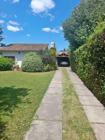 Casa En Venta - 3 Dormitorios 2 Baños - Cochera - 1.492mts2 - Paso Del Rey, Moreno