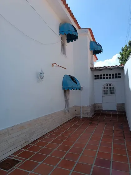 Rivero Bienes Raíces Promociona Y Vende Casa De Dos Niveles En El Limon, Sector El Progreso