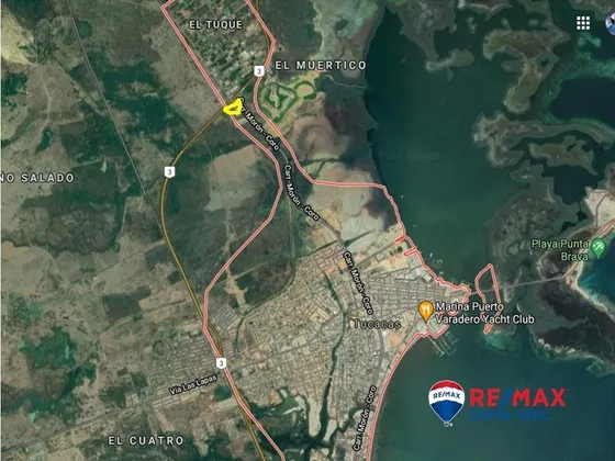 Remax Vende Terreno (6.031,20m2) En Tucacas. Con Potencial En Zona De Expansión Urbana, El Tuque.