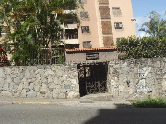 Oportunidad Amplio Y Cómodo Apartamento En Venta En Excelente Edificio De Santa Mónica - Mls #24-18245 - Jca