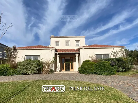 Casa  En Venta En Los Jazmines, Pilar Del Este, Pilar