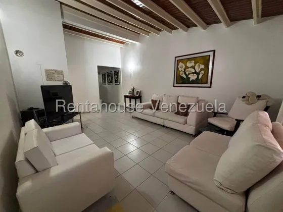 Dalisa Bigott Vende Casa En Los Bucares | 4h 3b | 186m² | 2 Plantas | Tanque 8,000l | Estacionamiento | #25-23200