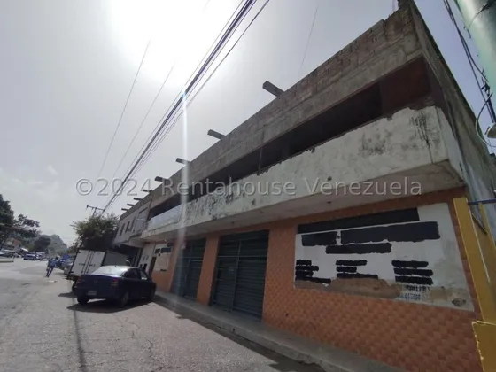 Galpon En Venta Inm San Joaquin Te Trae Este Excelente Edificacion Comercial De 2 Niveles, Con La Mejor Ubicacion De Todo San Joaquin, De Rapido Y Facil Acceso Y Ubicacion, Estructura Segura. 25-97