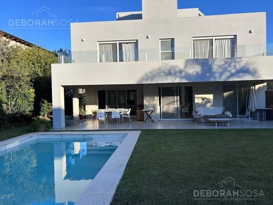 Casa En  Alquiler En Los Alisos, Nordelta
