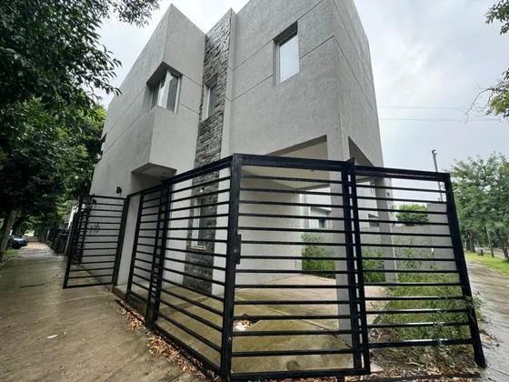 Duplex De Categoría Tres Ambientes A Estrenar - Monte Grande