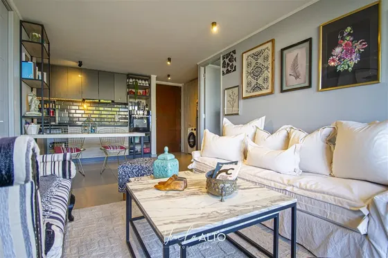 Departamento En Venta De 2 Dorm. En Ñuñoa / Estilo Mariposa