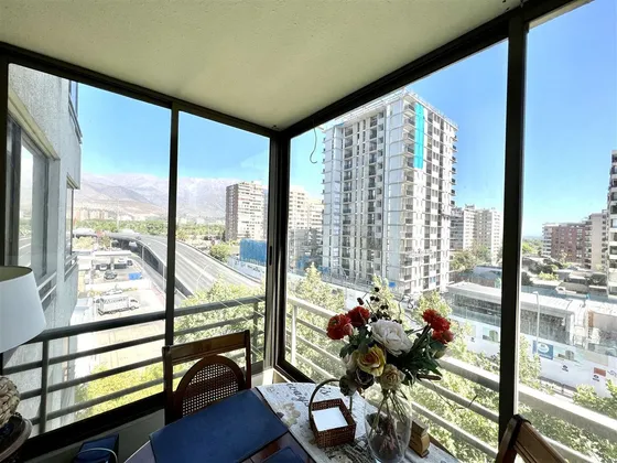 Departamento En Venta De 2 Dorm. En Las Condes