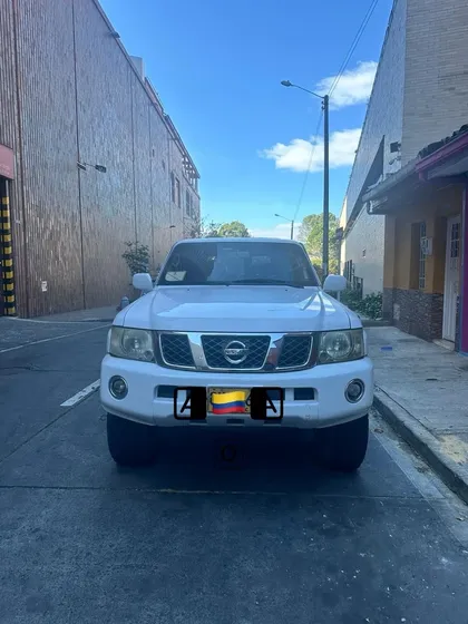 Nissan Patrol 4.8 Y61 Grx