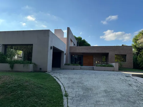 Casa En Venta Lomas Casi Toda En Planta Baja