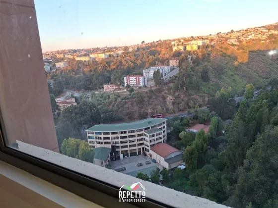Departamento En Arriendo De 2 Dorm. En Valparaíso