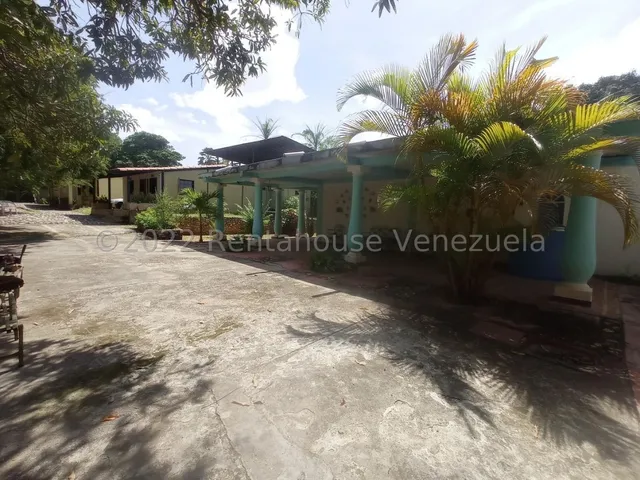 Rosa Rodríguez Vende Terreno Con 3 Casas En Agua Viva, Barquisimeto 25-4188