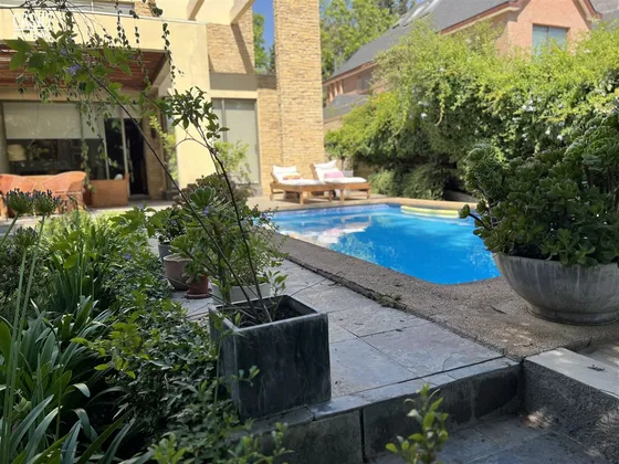 Casa En Venta De 5 Dorm. Condominio San Carlos