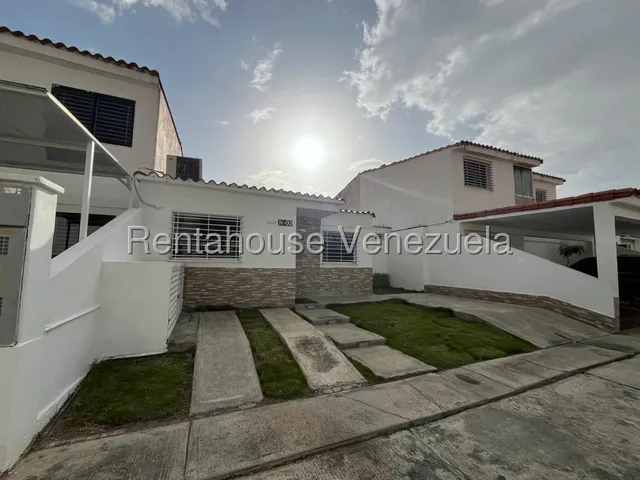 Moderna Y Exclusiva Casa En Venta En Una De Las Mejores Zonas De Cabudare, Cercano A La Av, Ribereña  Rah Ve