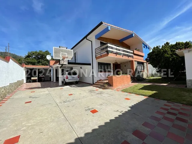 Se Vende Bella Casa Con Piscina En Urbanización Santa María Norte, Mérida 