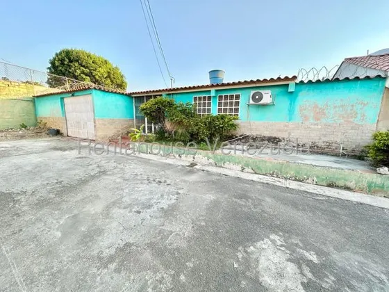 Zulay González Vende, Casa En Venta En Cabudare Urbanización Santa Cecilia La Ribereña Vigilancia Privada Mls 25-20453