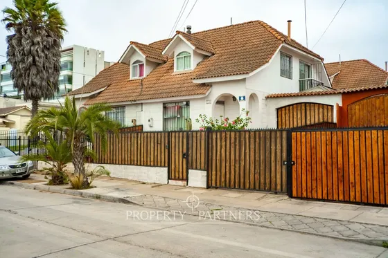 Casa En San Joaquín En Sector De Alta Plusvalía