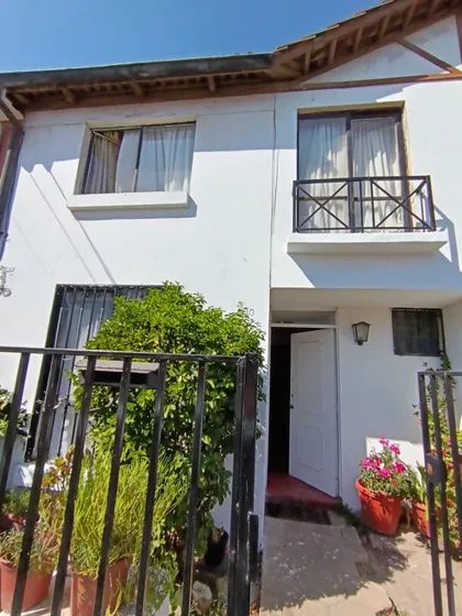 Casa En Condominio, 3 Dorm. 2 Baños Piscina Ciudad Satélite.