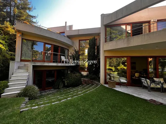 Casa Mediterranea En Venta De 4 Suites. Los Nogales Dehesa