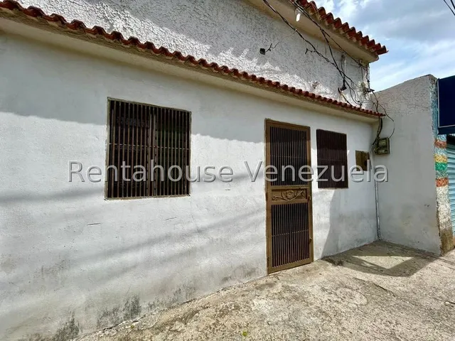Comoda Y Conservada Casa En Venta Centro - Oeste De Barquisimeto. Calle 46 / 25-7156 As-m