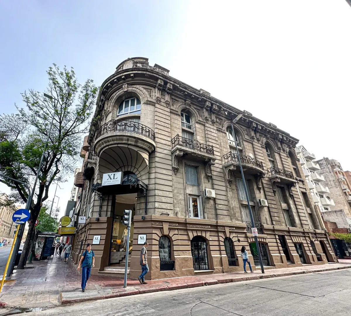 Building for Sale on Vélez Sarsfield Avenue