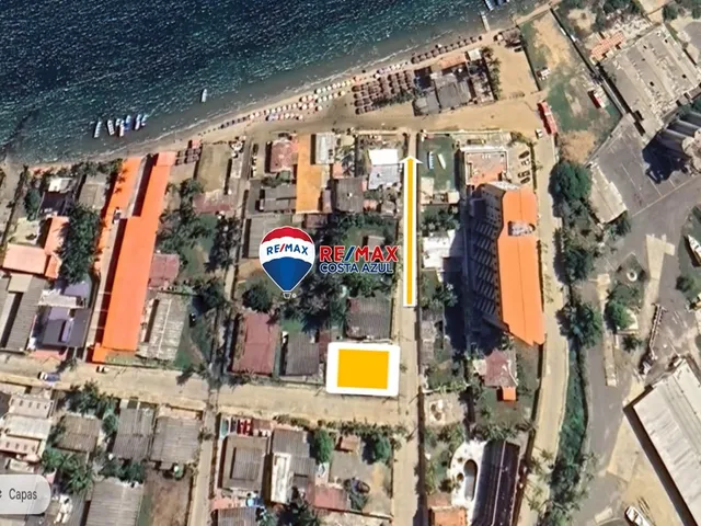 En Venta Casa Vacacional Para Remodelar Con Excelente Ubicación En El Sector Playa Sur En Chichiriviche Estado Falcon.