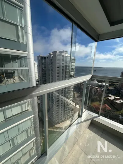 Vende Apartamento Con Vista Al Mar De 2 Dormitorios En Mansa, Punta Del Este 