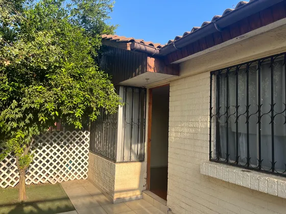 Excelente Casa , A Minutos Del Metro Las Parcelas.