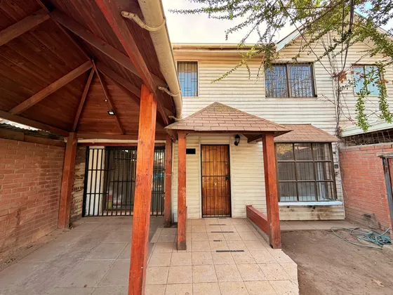 Casa 2 Pisos Av. Hugo Bravo, Maipú